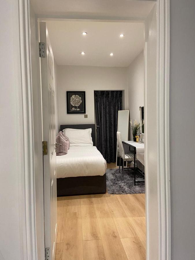 Elegant 2 Bed Flat In Chiswick Apartment ลอนดอน ภายนอก รูปภาพ