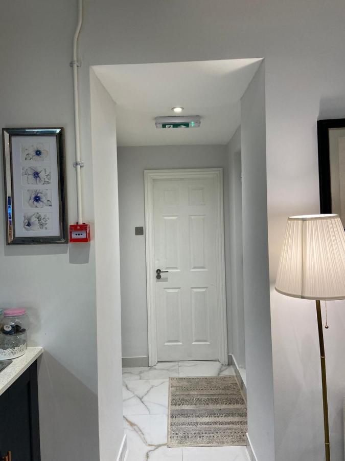 Elegant 2 Bed Flat In Chiswick Apartment ลอนดอน ภายนอก รูปภาพ
